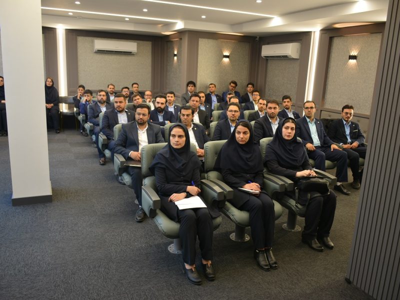 سمینار مشتری محوری و فروش حرفه ای خدمات بانکی بانک تجارت منطقه شرق تهران3